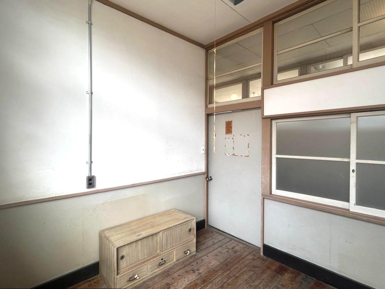 福岡県八女市黒木町本分の賃貸物件/窓が多いので明るいです。