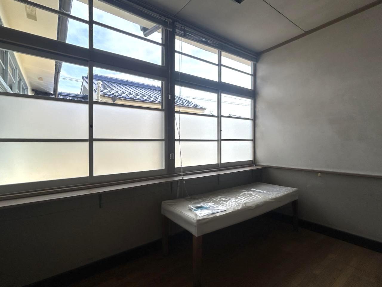 福岡県八女市黒木町本分の賃貸物件/【6号室】日の光が入って温かみのある空間。