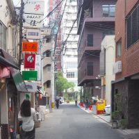 福岡市中央区六本松の賃貸物件/こんな雰囲気の路地裏が共存している魅力的な街です。