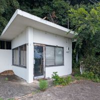 佐賀県唐津市浜玉町渕上の売買物件/登記されている建物はこちら。元はガソリンスタンドの施設として使われていました。