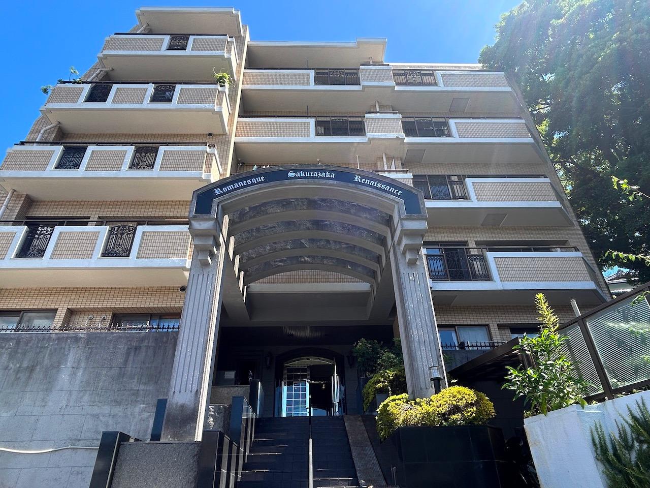 福岡市中央区谷の売買物件/重厚感のあるマンション。