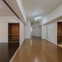 福岡市中央区赤坂の賃貸物件/元和室をフローリングへリフォーム。引き戸をはずして広々したリビングにするのもいいかと