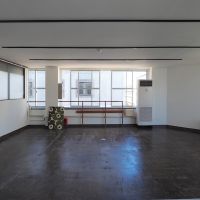 福岡市中央区天神の賃貸物件/窓際の木製の手すりがかわいい。
