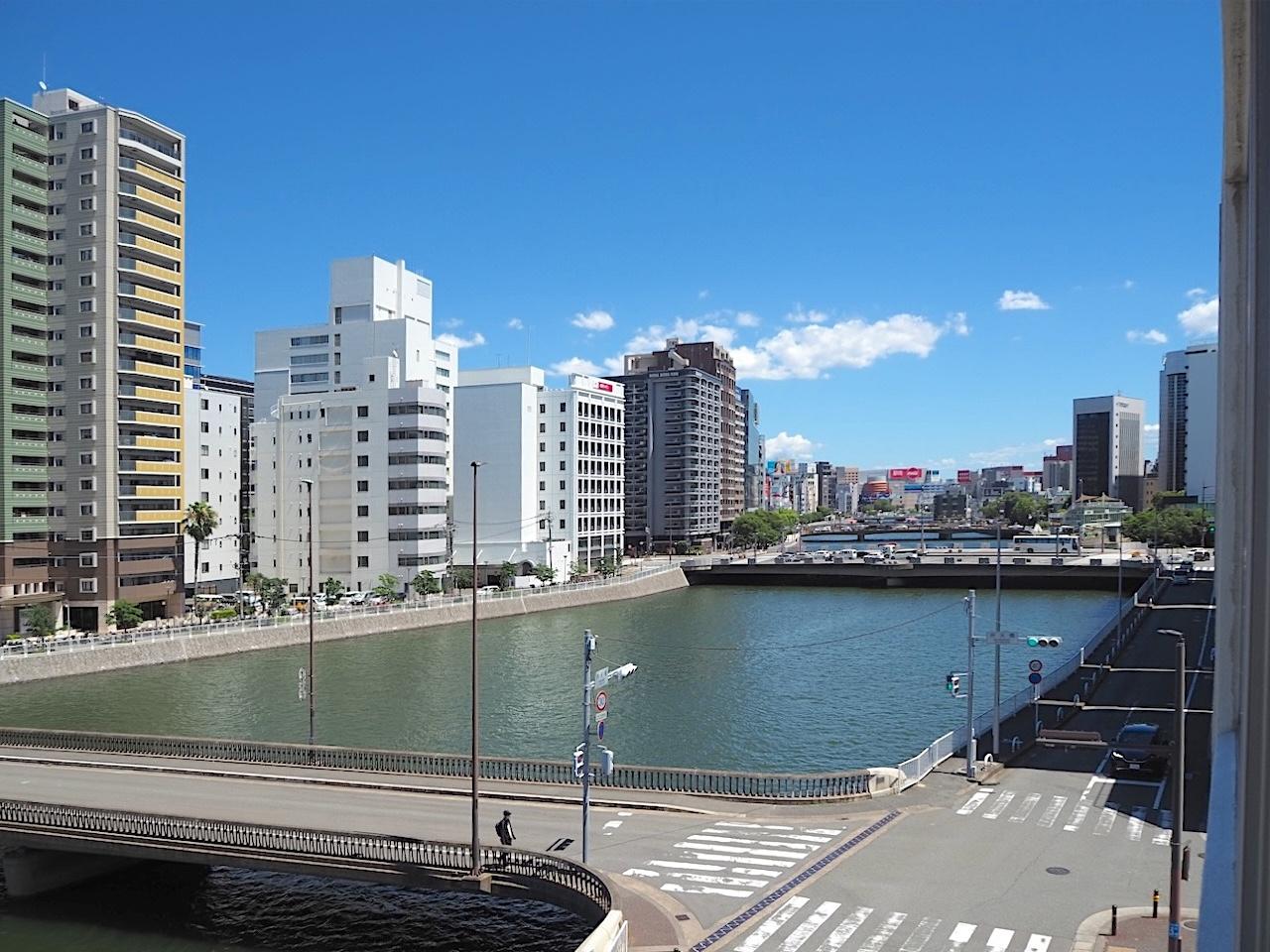 福岡市中央区天神の賃貸物件/窓から爽快なリバービュー。