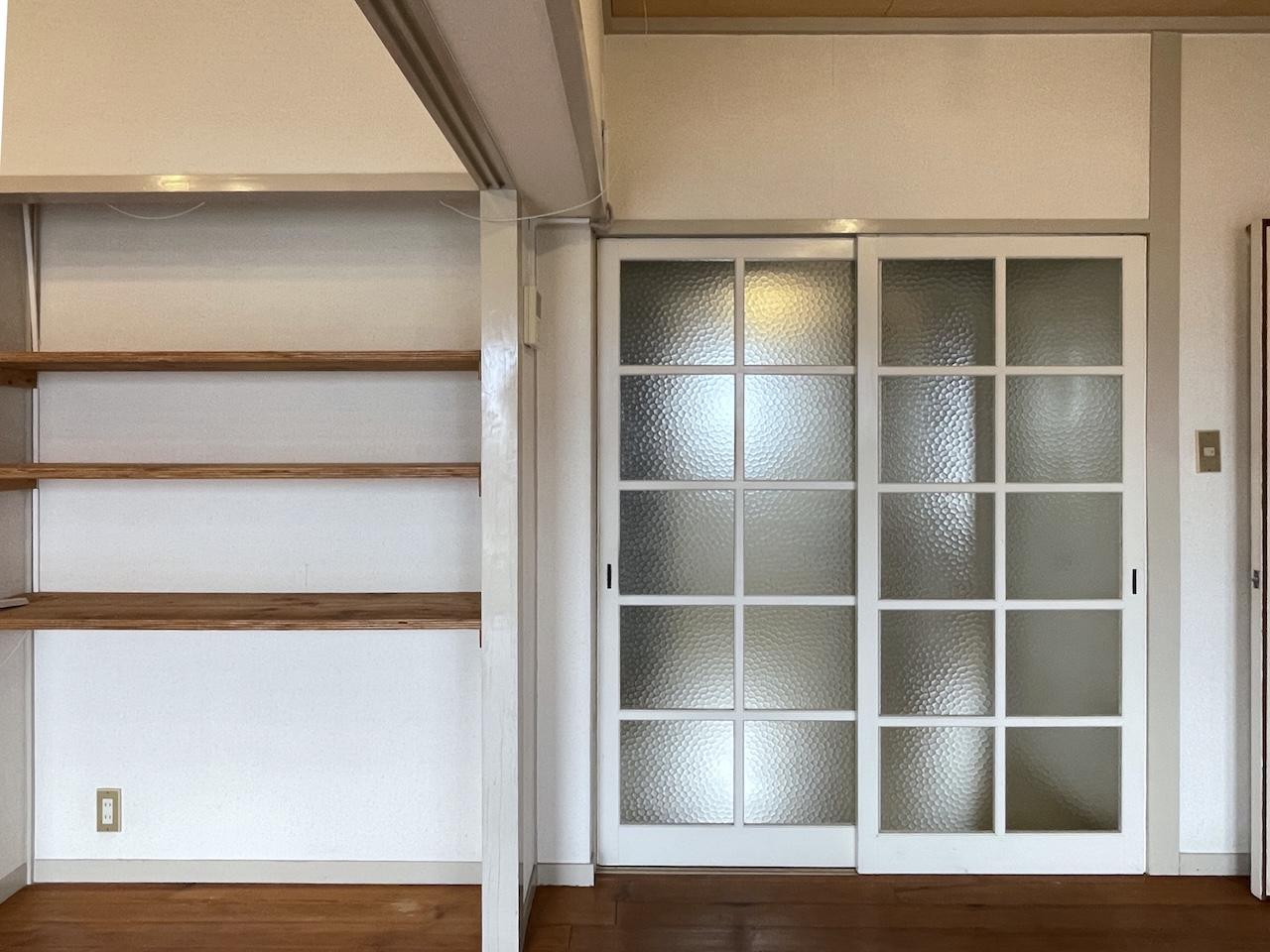 那珂川市片縄の賃貸物件/レトロなガラス建具が可愛い