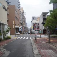 福岡市中央区荒戸の賃貸物件/通りを出るとすぐ大通りにつながります。