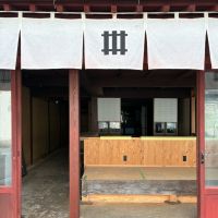 八女市本町の賃貸物件/あえて昔ながらの言葉を使うと手前を「ミセ」と言います。本来、商品を並べたり、商談したりするスペースですね。