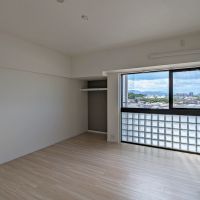 福津市西福間の売買物件/洋室その2。ガラスブロックがアクセント。