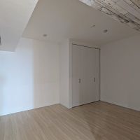 福津市西福間の売買物件/洋室その3。こちらは共用廊下に面していて、光はあまり入りません。