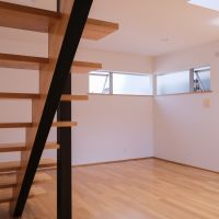 福岡市中央区福浜の売買物件/吹き抜け以外の窓はここだけなんです。こんなに明るいのが不思議。