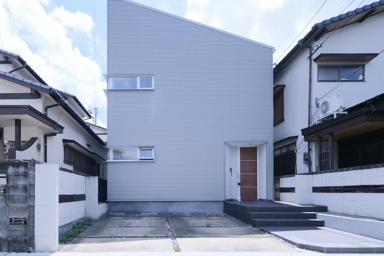 福岡市中央区福浜の売買物件/ガルバニウムのシュッとした外観も好きです。