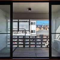 福岡市東区馬出の賃貸物件/格子のアクセントがかっこいい。洗濯機置き場はバルコニーです。
