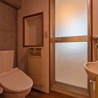 福岡市東区馬出の賃貸物件/水回りはギュッとコンパクトに。小さな洗面台が付いています。
