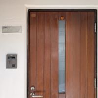 福岡市東区馬出の賃貸物件/玄関ドアも味がある。