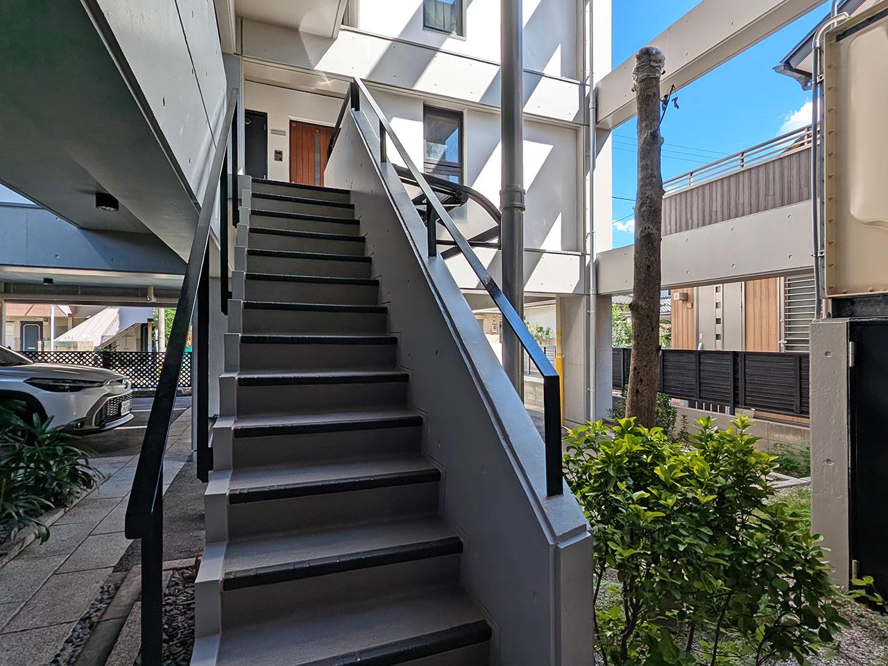 福岡市東区馬出の賃貸物件/エレベーター無し、お部屋へのアプローチは階段です。