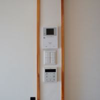福岡市南区多賀の売買物件/インターフォン、スイッチ、追い焚きがぎゅと集まっています。