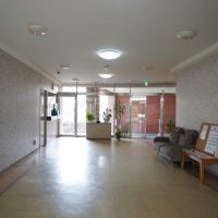 福岡市南区多賀の売買物件/ロビーは、昭和の香りがする静かな空間。