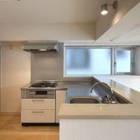福岡市早良区高取の賃貸物件/L字のシステムキッチン。
