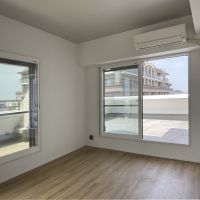 福岡市南区花畑の売買物件/洋室2。こちらも両方の窓からバルコニーに出入り可能。