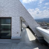 福岡市南区花畑の売買物件/ぐるりとコの字になったバルコニーです。