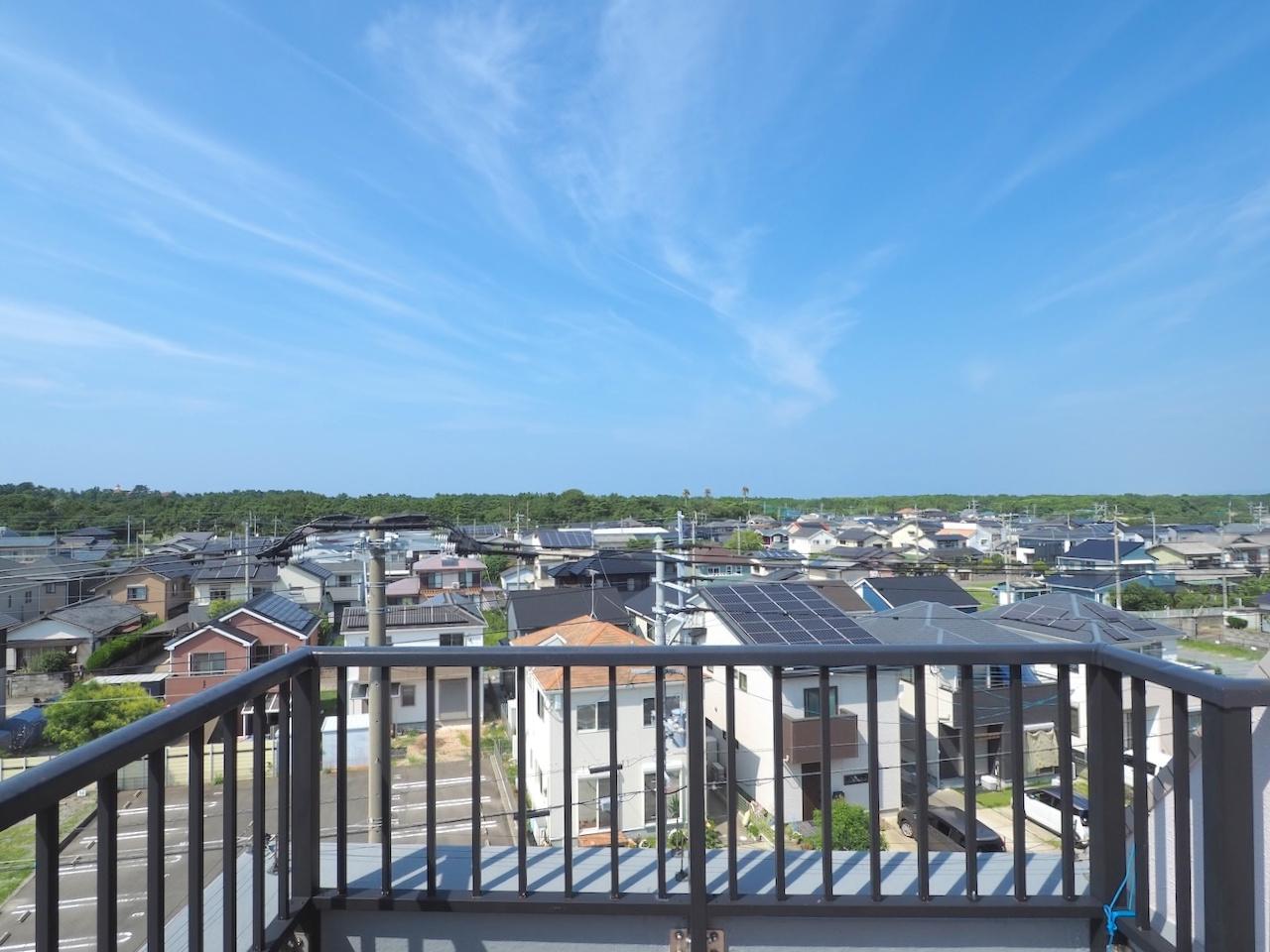 福岡市東区大岳の売買物件/奥には緑が広がります。