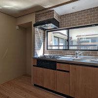 福岡市南区大楠の賃貸物件/3口コンロのキッチン。
