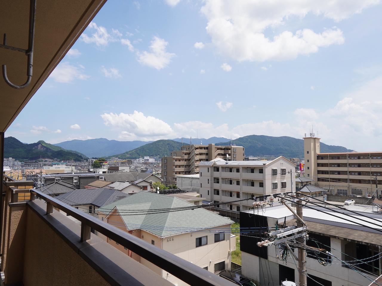 福岡市博多区春町の売買物件/お部屋は5階。程よい高さで抜け感があるのは嬉しい。