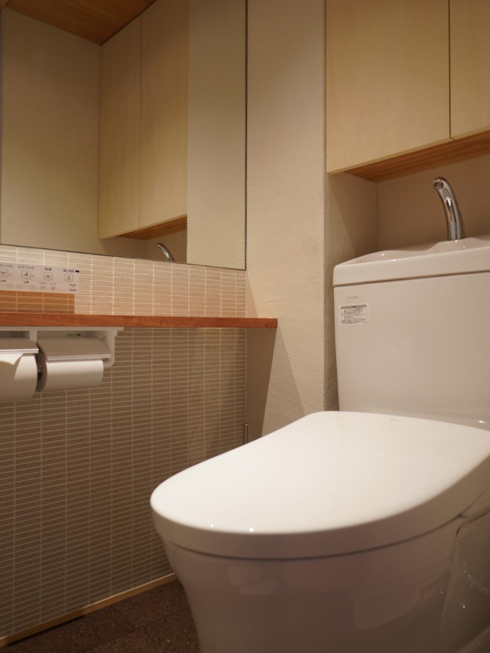 福岡市博多区春町の売買物件/温水洗浄機能付のトイレ。