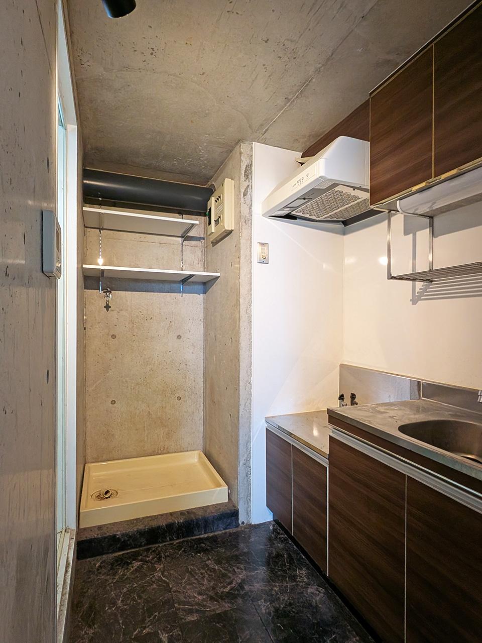 福岡市早良区賀茂の賃貸物件/水回りはギュっと。このお家賃にしては、広めのキッチンかと。
