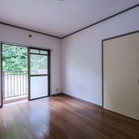 福岡市中央区谷の賃貸物件/お風呂の横の洋室。ここにも押し入れがあります。