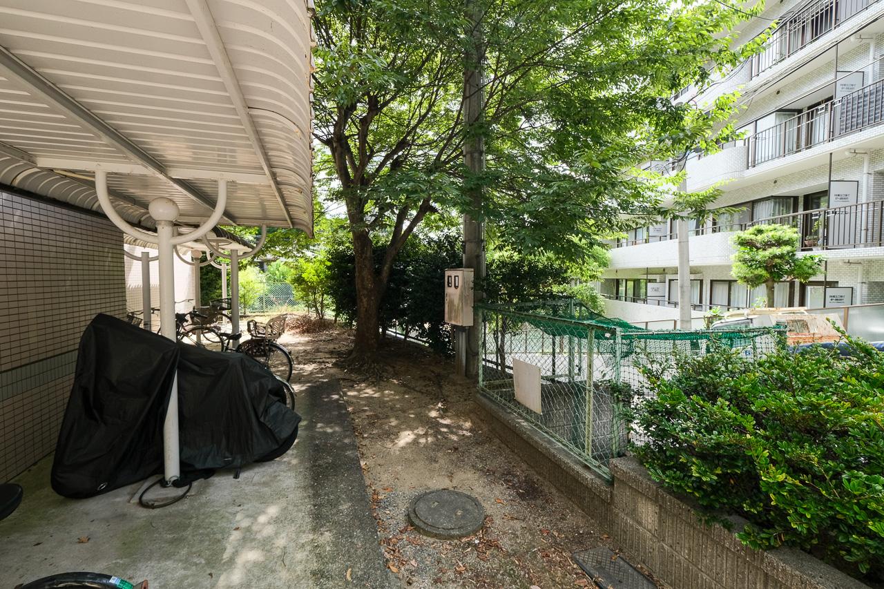 福岡市中央区谷の賃貸物件/駐輪場も自然豊か。