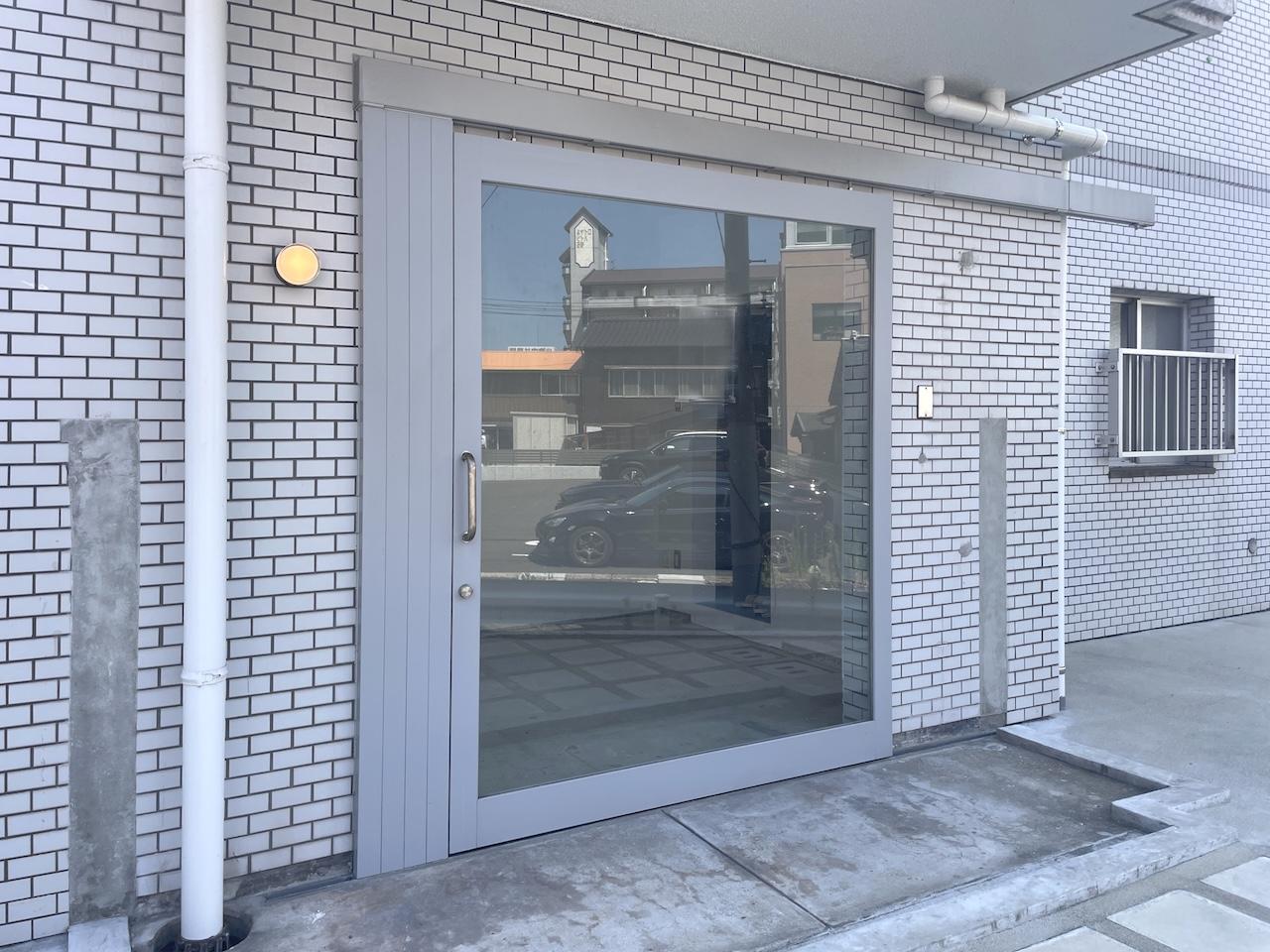 北九州市小倉北区井堀の賃貸物件/通りからも視認性のよいガラス扉。