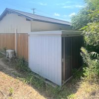 福岡県福津市勝浦の賃貸物件/裏には倉庫。