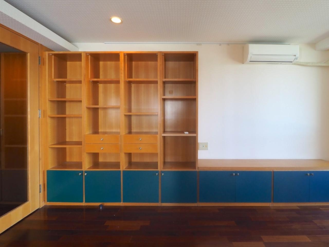 福岡市中央区大手門の賃貸物件/備え付けの棚テレビ台にもなりそうです。