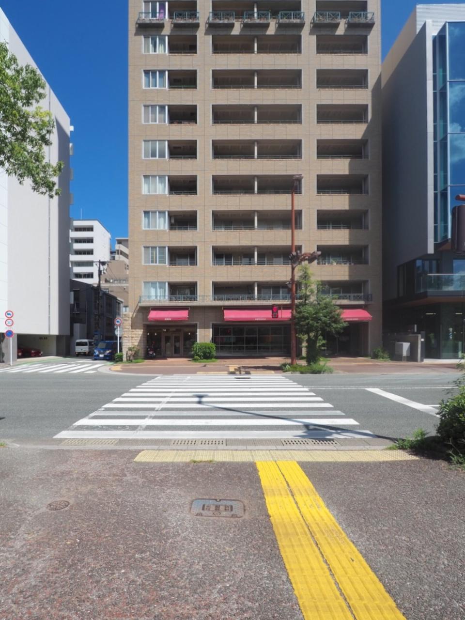 福岡市中央区大手門の賃貸物件/一階にはアパレルショップが入居中。