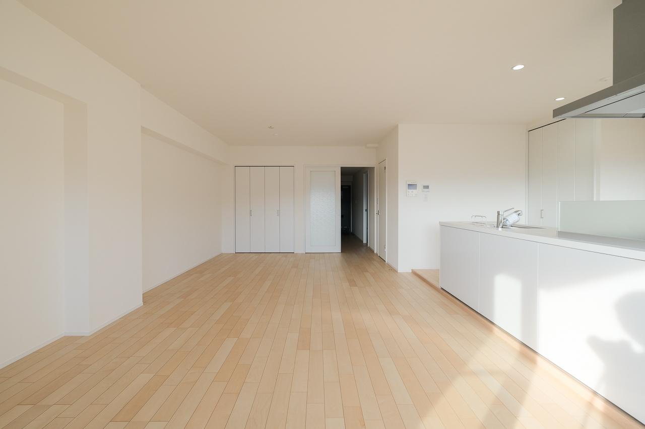 福岡市城南区神松寺の売買物件/白とメープルで整えた、シンプルだけど品のあるLDK。