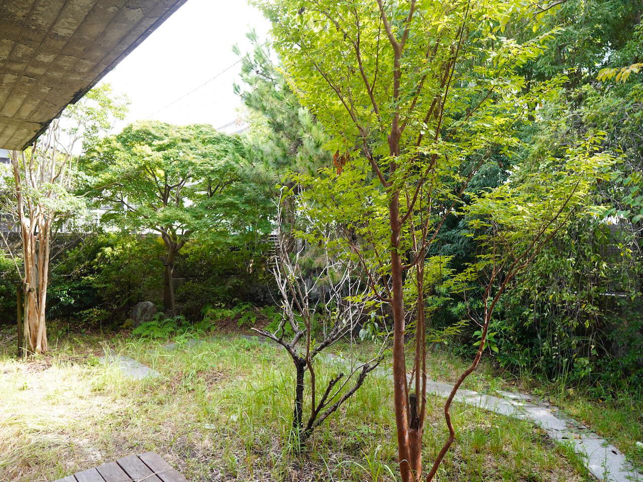 福岡市南区桧原の売買物件/花やテーブルを置けば、庭先が第二のリビングに。