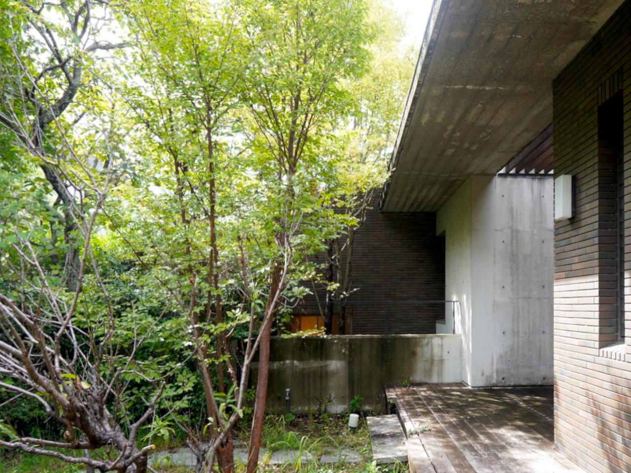 福岡市南区桧原の売買物件/暮らしの中に、美術館のような中庭の余白があります。