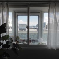 福岡市中央区桜坂の売買物件/出窓スペースには写真やコレクションを飾りたい。