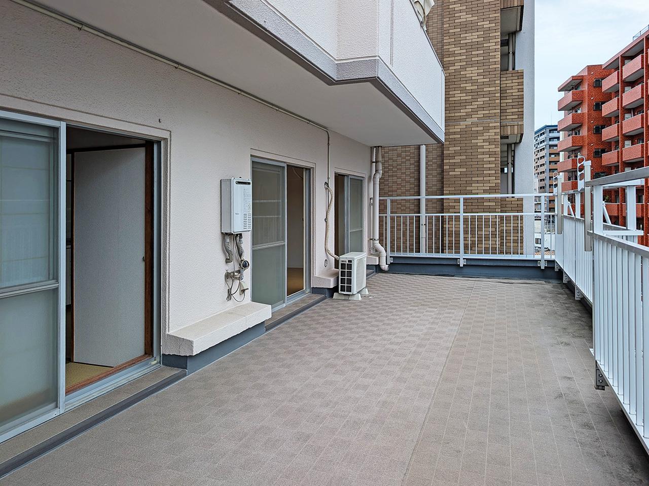 福岡市中央区赤坂の賃貸物件/で、行ってみたらこのバルコニー。突然の出会いでした。