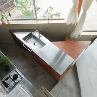 福岡市中央区笹丘の賃貸物件/家のフォルムに沿うように、キッチンにも三角形が浮かびます。