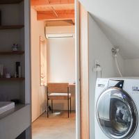 福岡市中央区笹丘の賃貸物件/階段下は洗濯機置き場。