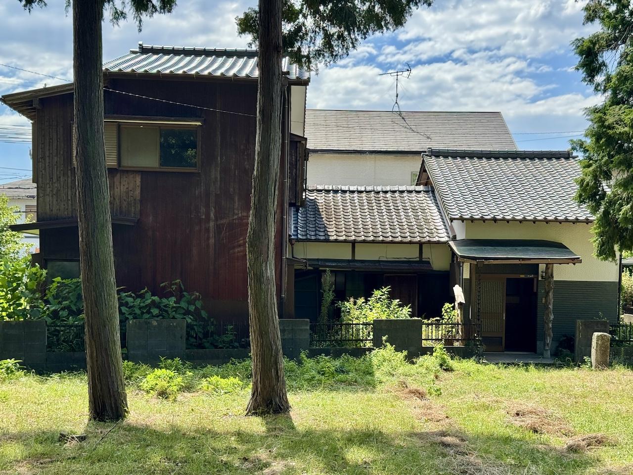 太宰府市朱雀６丁目の賃貸物件/神社の中に佇む古民家。