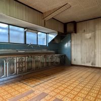 太宰府市朱雀６丁目の賃貸物件/キッチンは昭和レトロなデザイン。