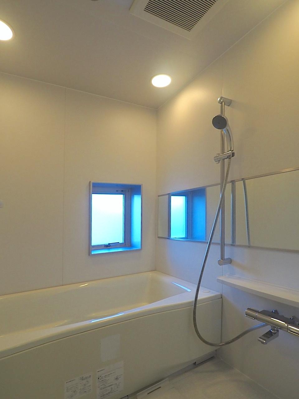 福岡市中央区赤坂の賃貸物件/大きめサイズのバスタブ。