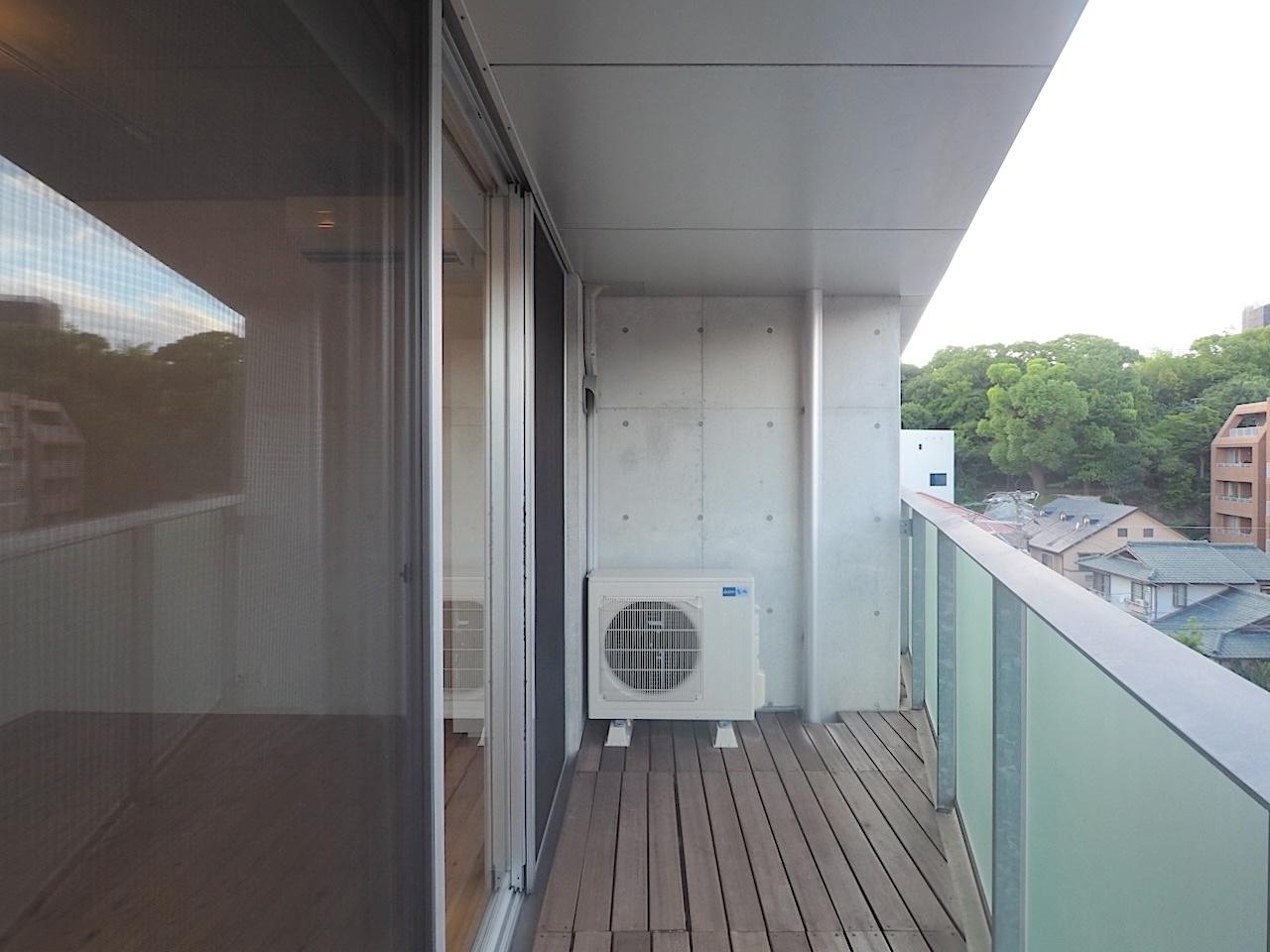 福岡市中央区赤坂の賃貸物件/変則的な形のバルコニー。