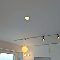 春日市春日原北町の賃貸物件/丸い形が特徴的な照明は、サービス設置品です。