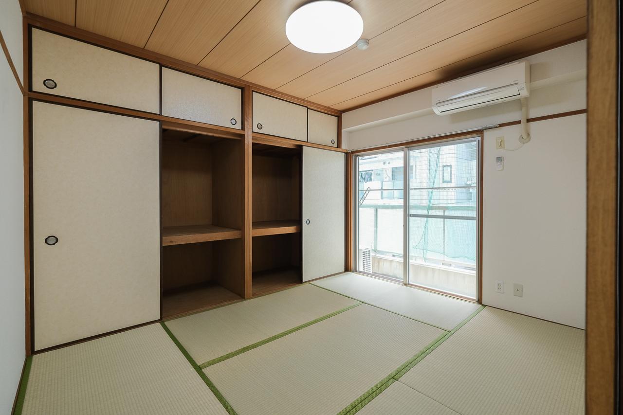 福岡市中央区舞鶴の賃貸物件/和室、収納には困らなさそう。