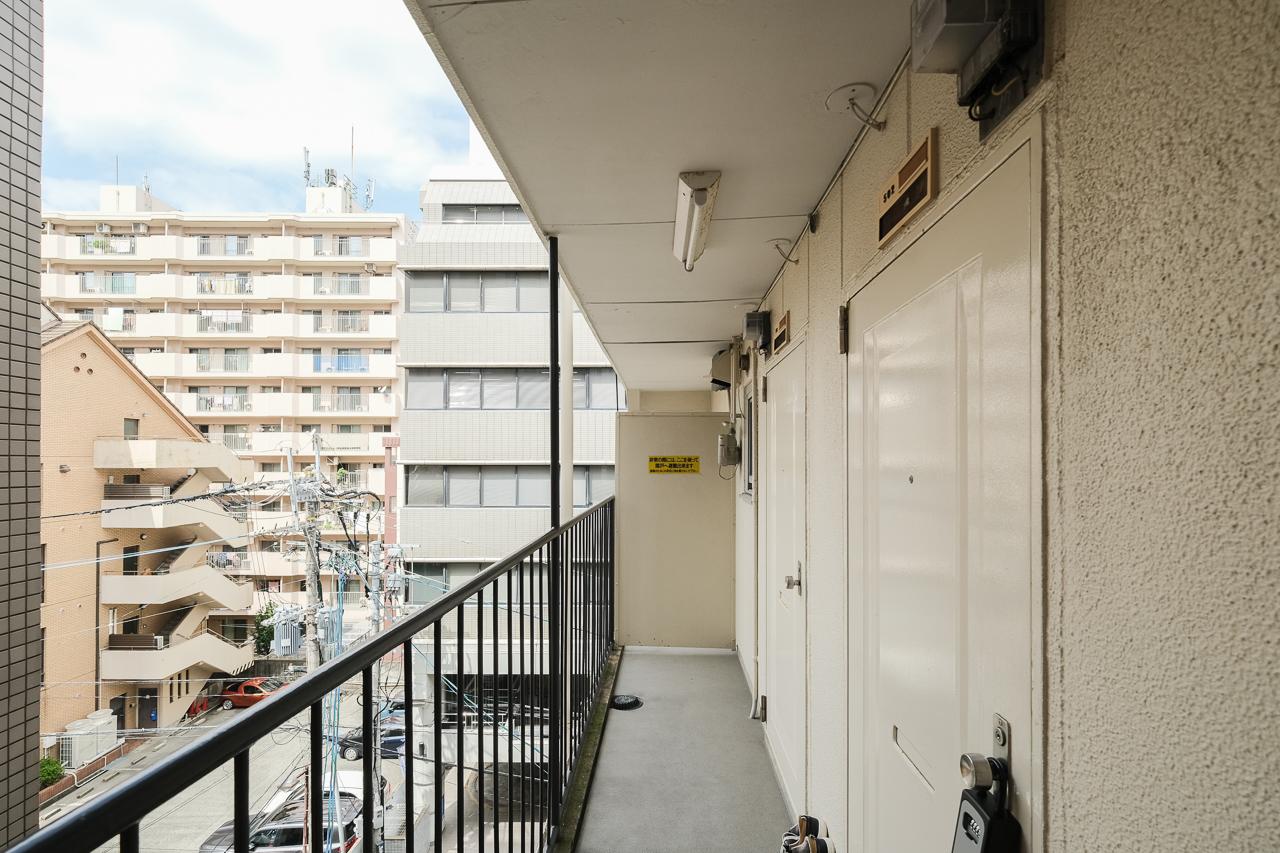 福岡市中央区舞鶴の賃貸物件/玄関を出るとこんな感じ。
