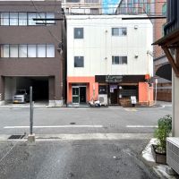 福岡市博多区綱場町の賃貸物件/近くには飲食店やバー、スナック、カフェなど様々なお店が点在しています。